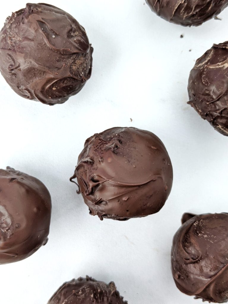 These Protein Brownie Bites require just 5 ingredients you probably already have in your pantry, so this the perfect recipe for homemade chocolate truffles!