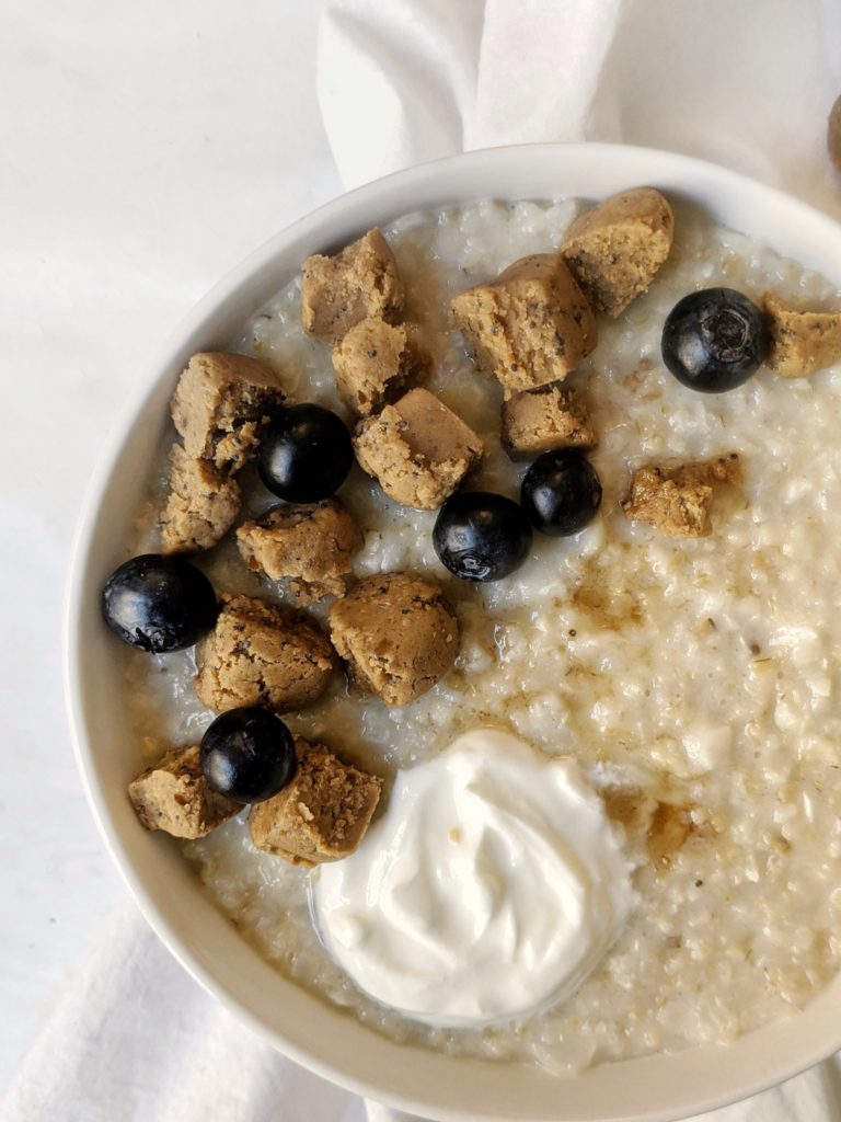 A summery Lemon Blueberry Vanilla Protein Oats with the perfect balance of sweet and tangy! Sneak in some cauliflower rice for added bulk, add on greek yogurt, a chopped up protein bar and a splash of vanilla to the top, and you have a complete nutritious high protein breakfast!