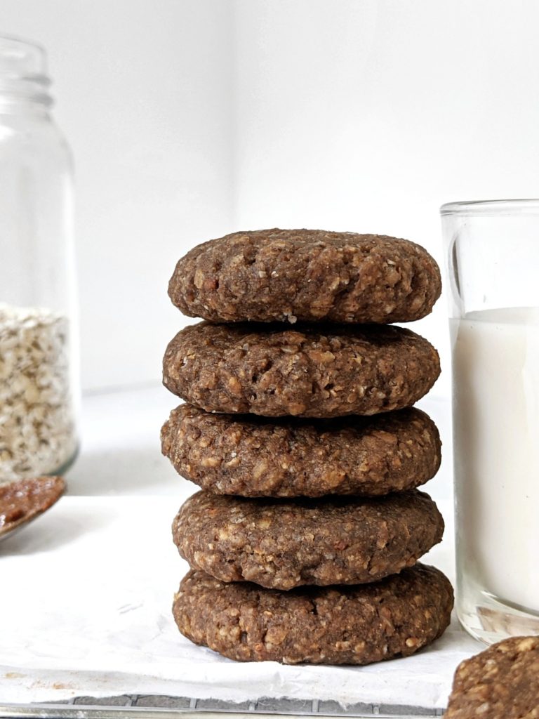 With just 4 Ingredients, these Healthy Nutella Oatmeal Cookies are truly easy! Use a homemade sugar free Nutella and you have the perfect Nutella oat cookies for breakfast or dessert. Gluten Free too!