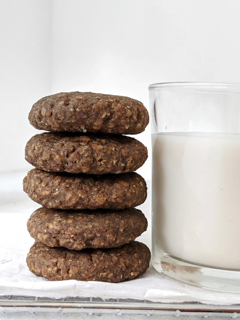 With just 4 Ingredients, these Healthy Nutella Oatmeal Cookies are truly easy! Use a homemade sugar free Nutella and you have the perfect Nutella oat cookies for breakfast or dessert. Gluten Free too!