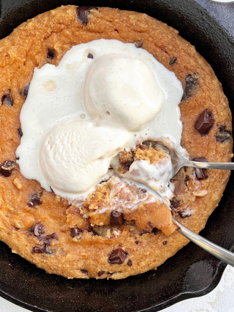 A truly extremely easy Chocolate Chip Protein Skillet Cookie made with a few healthy ingredients. This chocolate chip protein cookie uses applesauce, almond butter and protein powder, has no sugar and is quite a low calorie recipe!