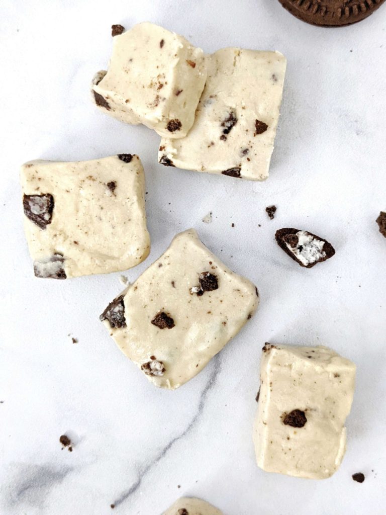 The best creamy and crunchy Cookies and Cream Protein Fudge made with nut butter, collagen and protein powder. A healthy, sugar free and keto Oreo protein fudge perfect for those late night sugar cravings. 