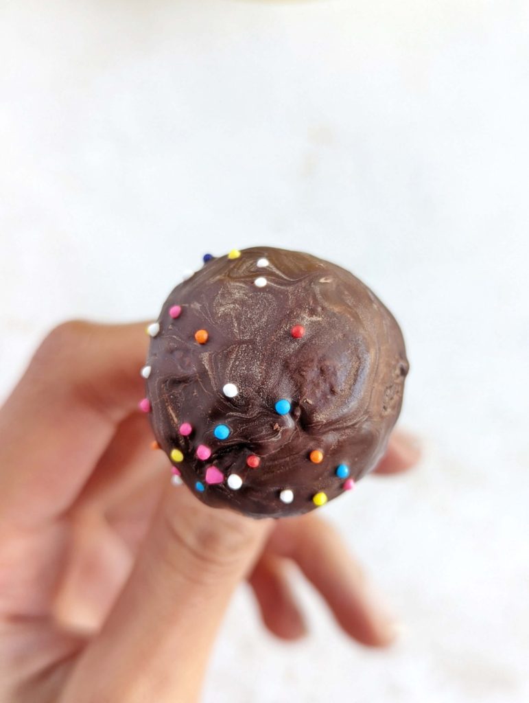 Guilt free Chocolate Protein Cake Pops with a protein chocolate cake, frosting and sugar free chocolate! These homemade chocolate protein powder cake pops are healthy, low calorie, low fat, gluten free and Vegan too!