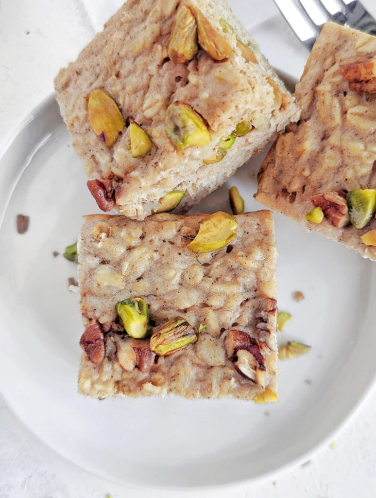 Flavor-packed Protein Baklava Baked Oats for a healthy and tasty dessert for breakfast! This high protein baklava baked oatmeal uses protein powder, Greek yogurt, egg whites and sugar free maple syrup!