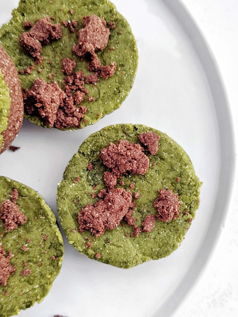 Easy No Bake Matcha Brownie Protein Bites made with oats, protein powder and a few simple ingredients. Matcha Chocolate protein bars are gluten free, sugar free and vegan, and perfect for a quick dessert or snack recipe.