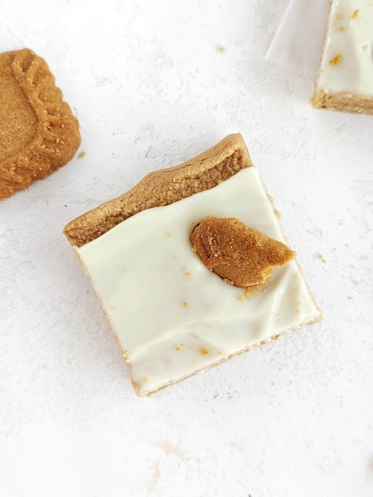 Super simple Biscoff Protein Bars with a protein oat bar, a high protein cookie butter and white chocolate. Make Speculoos protein bars with Lotus Biscoff or homemade cookie butter for a healthy snack, dessert or protein boost!