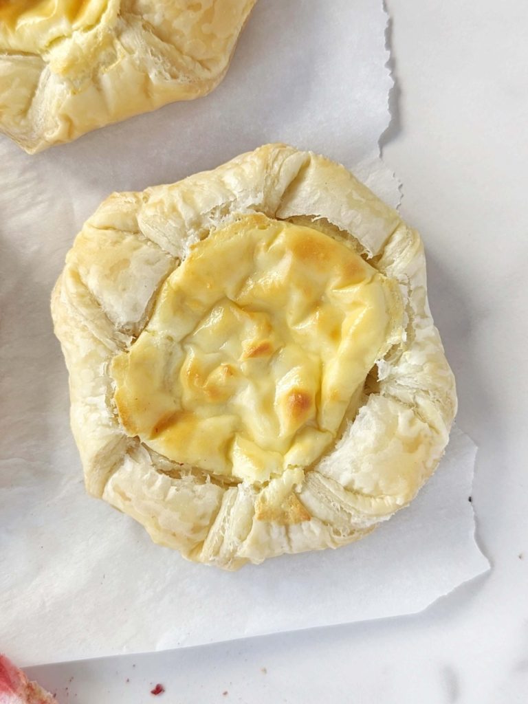 Perfect Healthy Cream Cheese Danish recipe that’s flaky and cheesy! Low calorie and low fat cheese danish pastry uses reduced fat cream cheese, Greek yogurt and protein powder for the filling!