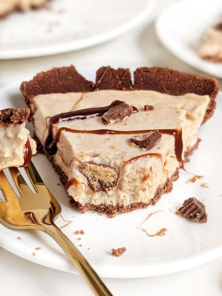 Healthy Peanut Butter Protein Pie with 5 ingredients only.