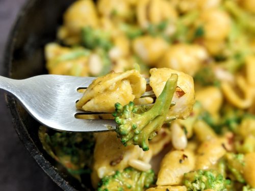 Creamy Vegan Pumpkin Mac and Cheese with Broccoli | Hayl's Kitchen