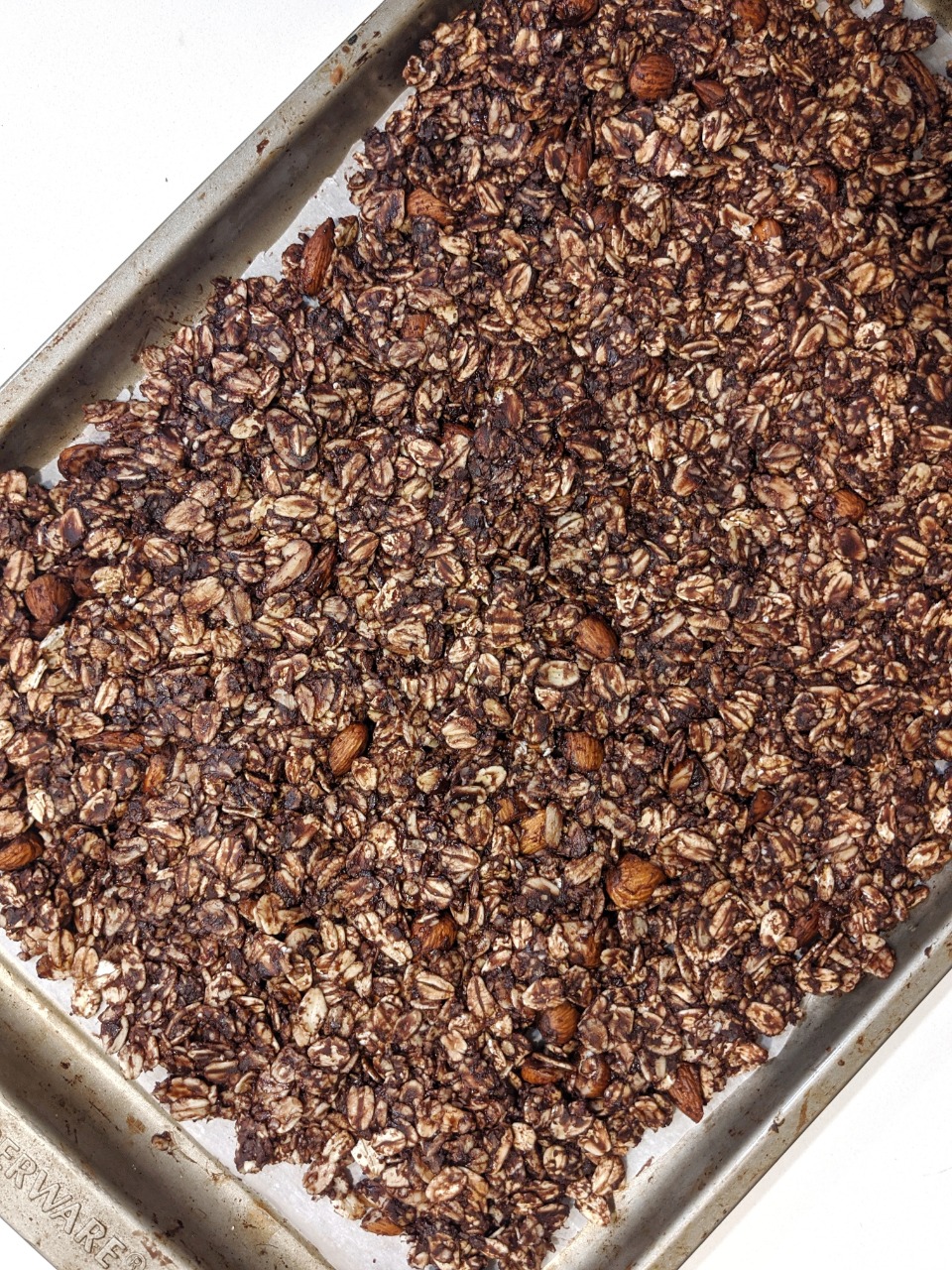 healthy-dark-chocolate-almond-granola-hayl-s-kitchen