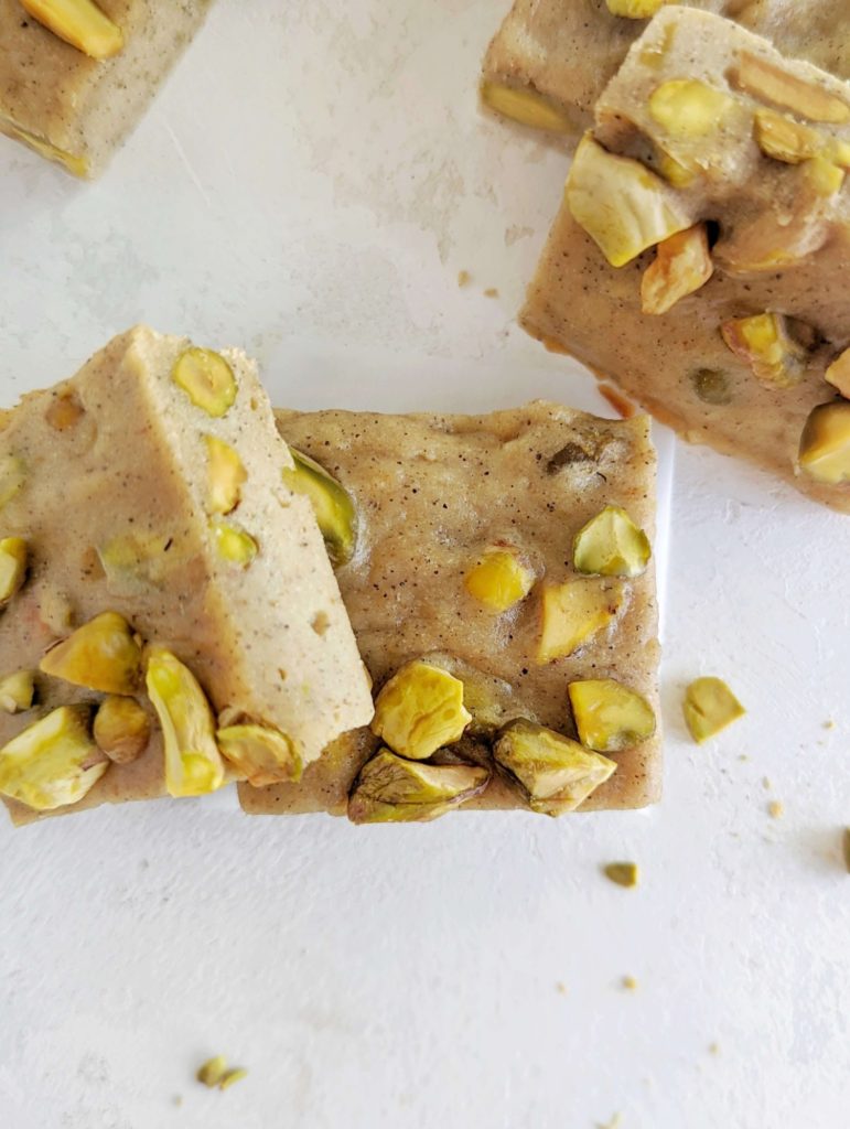 Flavor-packed Cardamom Pistachio Protein Bars for a healthy sweet post-workout treat. These cardamom pistachio bars are sugar-free, oil-free, low fat, low calorie and give a great boost of energy!