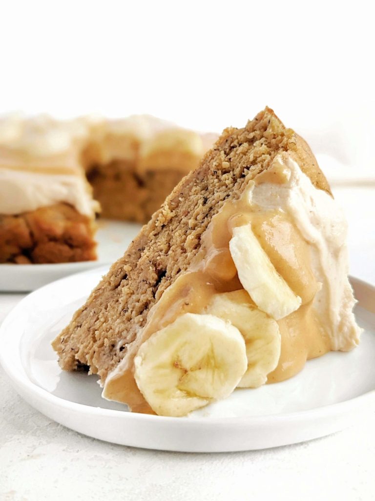 Easy and healthy Protein Banana Cake made with whole wheat flour and protein powder, and topped with a vanilla protein frosting and protein caramel! A moist and delicious cake filled with banana flavor, perfect for an afternoon snack or dessert.