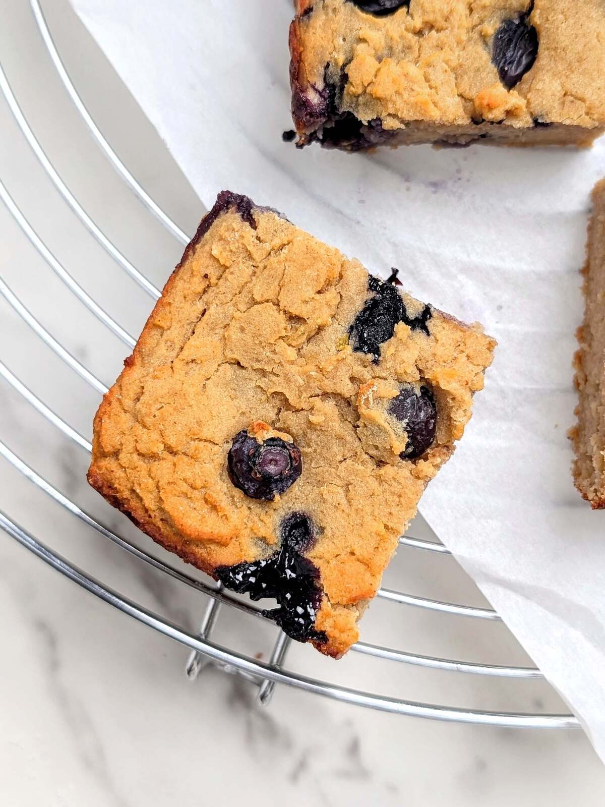 Perfect Lemon Blueberry Protein Bars packed with fresh blueberries, zesty lemon flavor, and still low carb, low fat, low sugar and gluten free! It’s even got a plant-based lemon lemon blueberry protein powder!